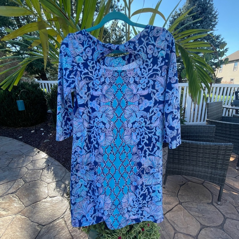 Lilly Pulitzer knit t-shirt dress. Size large gently worn great condition.